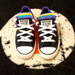 CONVERSE Chuck Taylor All Stars. Size 3.